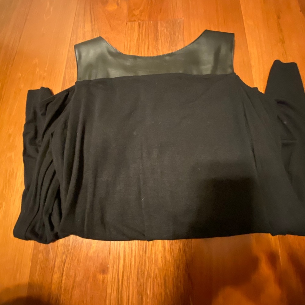 Venus black open shoulder top - Picture 8 of 11